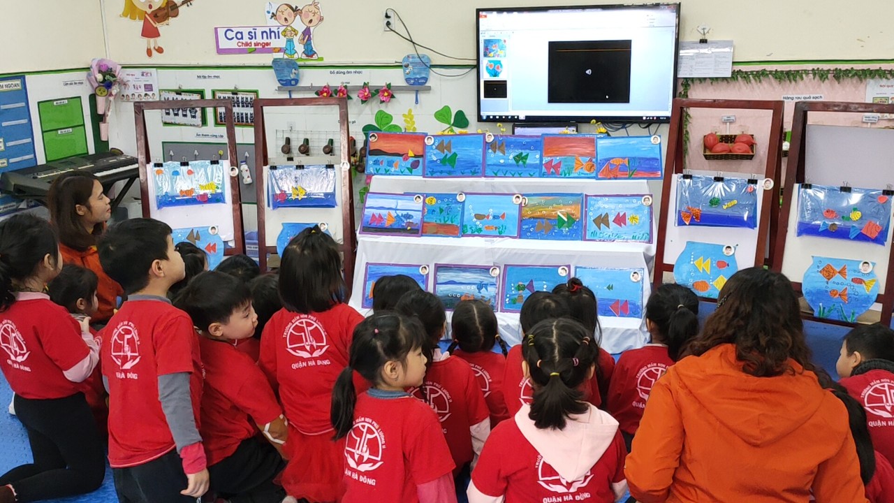 tiết học xé dán đàn cá