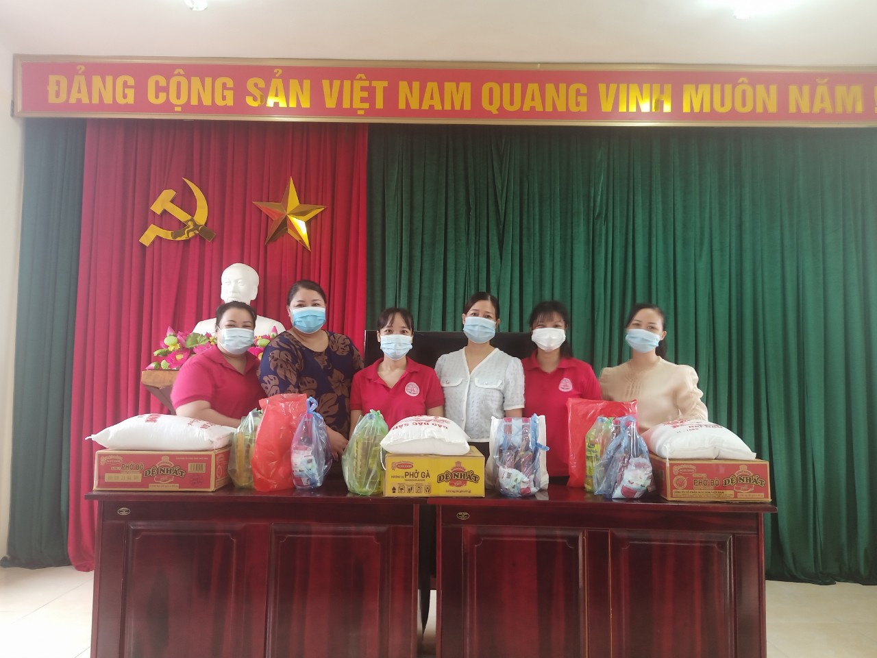 Đồng Hành cùng Giáo viên, nhân viên vượt qua đại dịch co vid 19