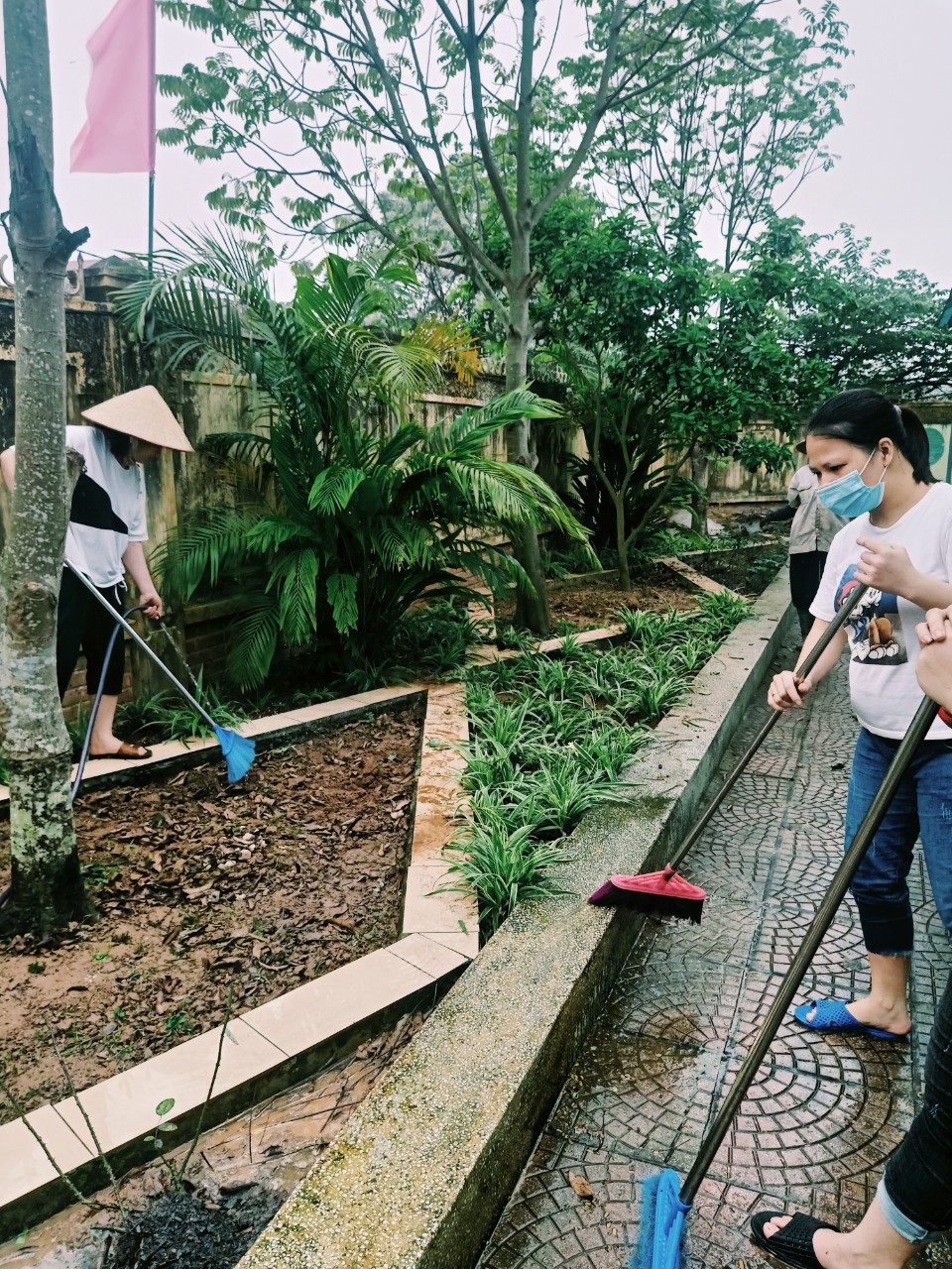 Thường xuyên vệ sinh trường lớp sạch đẹp chờ đón ngày đến trường