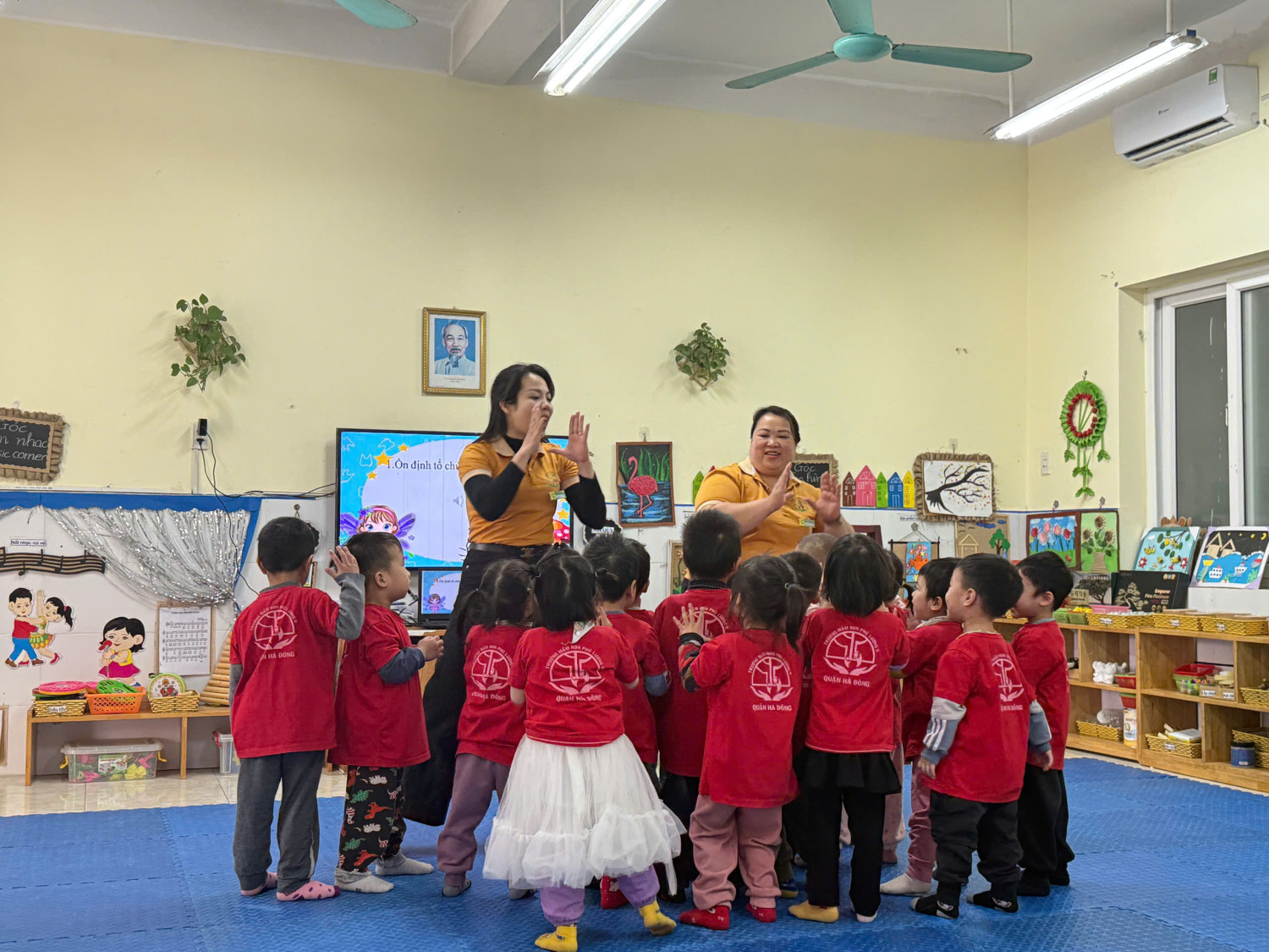 HOẠT ĐỘNG: "XẾP VÀ DÁN NHỮNG CON VẬT BẰNG NHIỀU NGUYÊN LIỆU KHÁC NHAU" CỦA CÁC BẠN NHỎ LỚP C3